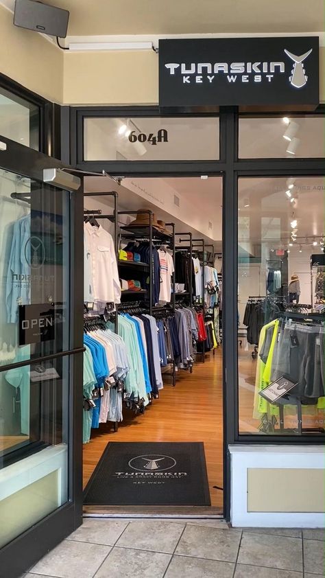 Clothes Stores Design, Decoration Shop Design, Shop Interiors Clothing, Ideas For Boutique Decor, Small Fashion Store Design, Distro Clothing Design, Cloth Store Design, Cloth Store Interior, Clothes Shop Design Ideas