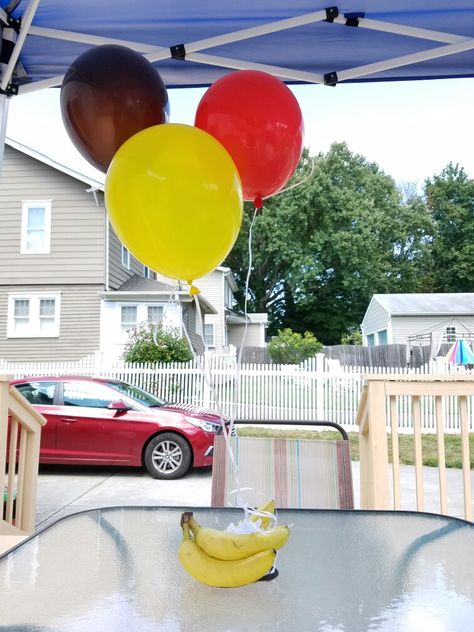 Easy Donkey Kong centerpiece Donkey Kong Decorations, Donkey Kong Birthday Party Decorations, Donkey Kong Party Ideas, Donkey Kong Birthday Party, Sherlock Birthday, Donkey Kong Party, 30th Ideas, Nintendo Party, Don King