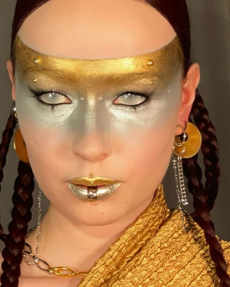 mixed metal 🔗 tried to make my eyes look more alien-like in the last slide, and now i cant decide if i prefer my human eyes or the alien eyes with this look… what do you think? ✨ annonce, gave (gifted products are marked) created using @mehronmakeup gold + silver pigment* @mehronmakeup cream blend stick* @pleybeauty + @halfmagicbeauty faux piercings* #editorialmakeupart #makeuplover #editorialbeauty #editorialphotography #theartistedit #modelmalay #editorialmakeuplooks #makeupoftheday #... Alien Eyes, Human Eyes, Human Eye, Beauty Editorial, Mixed Metals, My Eyes, Makeup Art, Editorial Photography, Makeup Lover