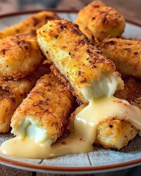 Cheese Sticks Recipe, Easy Homemade Snacks, Mozzarella Cheese Sticks, String Cheese, Cheese Sticks, Easy Baking Recipes Desserts, Homemade Snacks, Unhealthy Food, Easy Baking Recipes