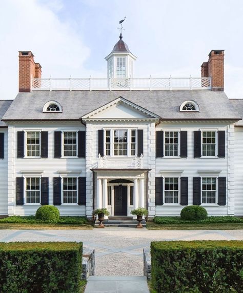 Linden & Hill on Instagram: “A classic beauty 🤍@fergusonshamamian Photo: @lisaromerein . . . . #classicarchitecture #housebeautiful #landscapedesign…” New England Colonial House Exterior, New England Colonial House, Connecticut Aesthetic, Connecticut Coast, New England Colonial, Colonial House Exteriors, Country Home Magazine, Colonial Exterior, Mediterranean Style Homes