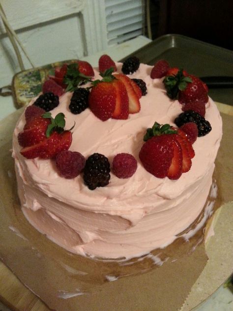 Heavy Cream Cake & Whipped Cheese Frosting - Frosting Not Too Sweet, Heavy Cream Cake, Whipped Cheese, Cream For Cake, Cream Pictures, Heavy Cream Recipes, Raspberry Extract, Recipes With Whipping Cream, Holiday Sweets