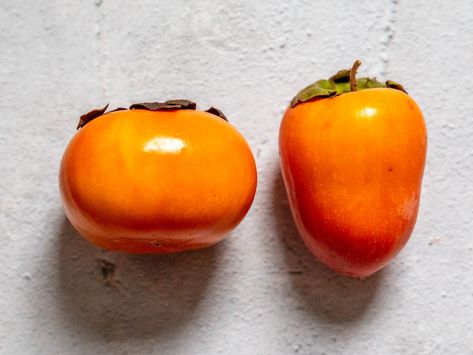 All About Persimmons and Persimmon Varieties | Serious Eats Chocolate Persimmon, Sharon Fruit, Japanese Persimmon, Persimmon Bread, Different Kinds Of Fruits, Holiday Salads, Fruit Company, Canned Fruit, High Sugar