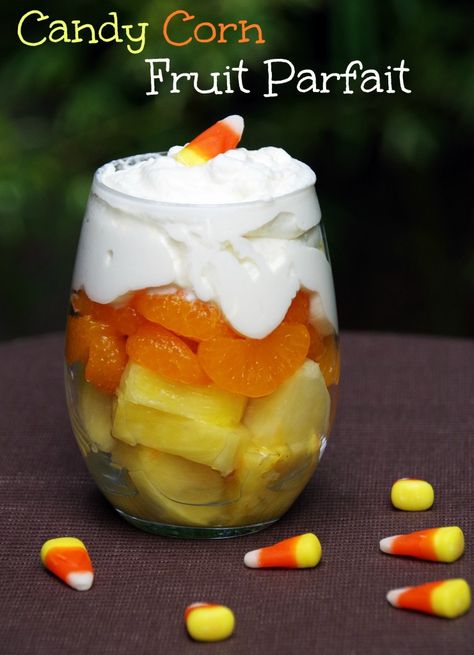 Healthy Halloween Desserts, Plat Halloween, Pasteles Halloween, Dessert Halloween, Halloween Fruit, Fruit Parfait, Halloween Dessert, Healthy Halloween, Halloween Dinner