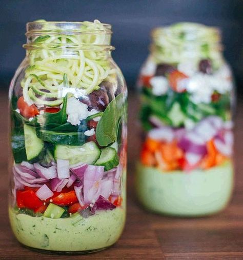 Salad In A Jar Recipes, Greek Zucchini, Mason Jar Meal Prep, In A Jar Recipes, Mason Jar Lunch, Salad Jar Recipe, Mason Jar Salad Recipes, Jar Recipes, Zucchini Salad