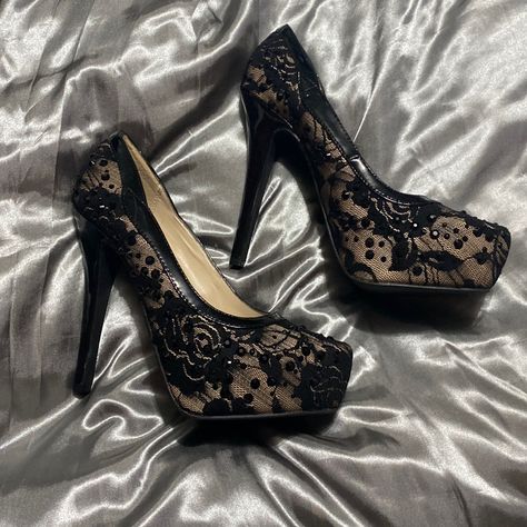 Never Worn Still In Original Box A Box Is A Little Beat Up But The Shoes Are In Perfect Condition Masquerade Ball Shoes, Lace Platform Heels, Grunge Prom Shoes, Black And White Wedding Shoes, Black Gothic Heels, Emo Heels, Masquerade Shoes, Gothic Wedding Shoes, Vampire Shoes