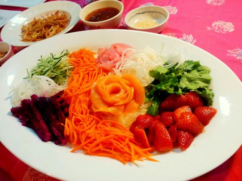 A modernised Yee Sang with fruits ingredients. Pomfret Recipe, Yee Sang, Year Of Snake, With My Friends, A Storm, Chinese New Year, Singing, Spaghetti, Fruit