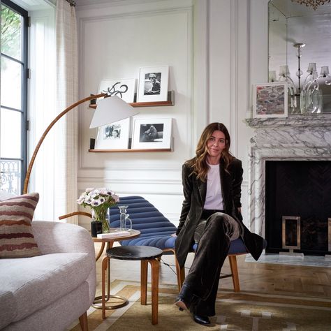 Peek Inside Fashion Designer Veronica de Piante's Art-Filled West Village Townhouse West Village Nyc Apartment, Brownstone Interiors, West Village Apartment, West Village Townhouse, Nyc Townhouse, Village Home, Studio Kitchen, West Village, Living Room Inspo