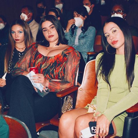 @donni.davy shared a photo on Instagram: “BB, Kat & Maddy audience looks 💙❤️💚 [📸 @likethejetsons ]” • Feb 21, 2022 at 11:39pm UTC Euphoria 2, Rose Wilson, Euphoria Fashion, Barbie Ferreira, Alexa Demie, Serie Tv, American Actress, Pretty People, Outfit Inspirations