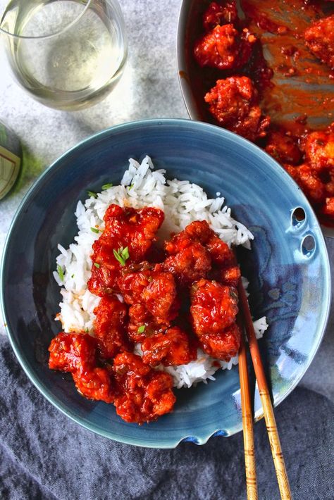 Chino Bandido style Jade Red Chicken recipe featuring fried chicken and a spicy, sweet, and sour sauce. This Chinese chicken is gluten free and addicting! | thefrayedapron.com #thefrayedapron #chinesefood #chickenrecipes #glutenfreedinner Mapo Tofu, Red Chicken, Ground Chicken Recipes, Sweet N Sour Chicken, Easy Chinese Recipes, Chinese Chicken, Salad Recipes For Dinner, Quick Chicken, Chinese Jade