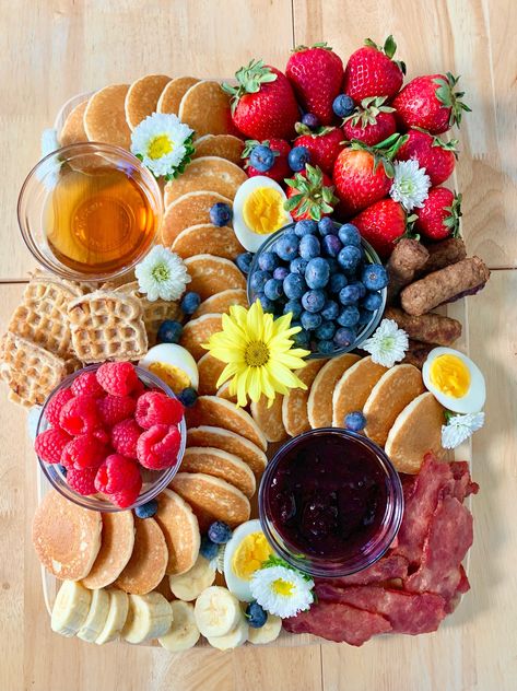 Mini Pancake Board, Breakfast Biscuit Charcuterie Board, Pancake Breakfast Board, Nutella Syrup, Pancake Birthday Breakfast, Pancake And Waffle Charcuterie Board, To My Bestie, Beautiful Breakfast, Breakfast Board