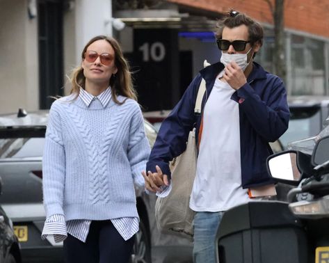 July 2021: Harry Styles and Olivia Wilde Are Spotted Vacationing in Italy Harry Styles And Olivia Wilde, Harry Styles Kissing, Harry Styles Girlfriend, Relationship Timeline, Jason Sudeikis, Couple Style, All About Taylor Swift, Olivia Wilde, Florence Pugh