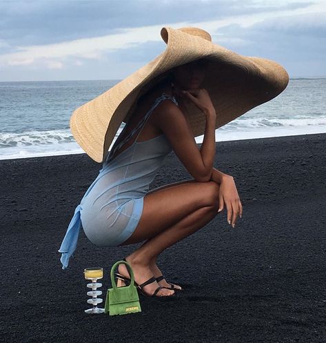 JACQUEMUS on Instagram: “FOREVER, THIS WAS THE CAMPAIGN OF « LA BOMBA » IN LANZAROTE ,SPAIN. I WANTED SOMETHING VERY POETIC AND GRAPHIC, LIKE AN HENRI MATISSE…” Italian Fashion Street, Isabelle Adjani, Oversized Hat, Wide Brim Straw Hat, Charlotte Gainsbourg, Jeanne Damas, Boho Hat, Paris Outfits, Beach Hat