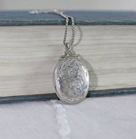 Vintage Locket Necklace Victorian, Silver Locket Necklace Aesthetic, Silver Locket Aesthetic, Vintage Necklace Silver, Thrift Wishlist, Sterling Silver Locket Necklace, Locket Necklace Vintage, Silver Locket Necklace, Wishlist 2024