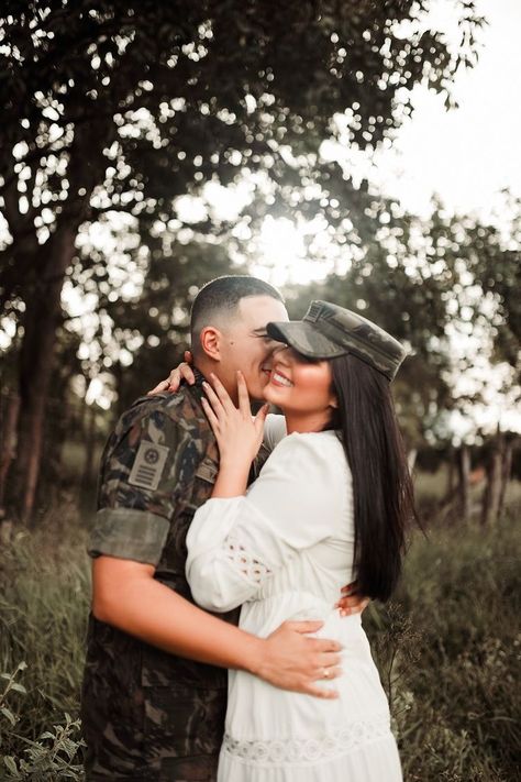 Army Wedding Photos, Army Engagement Pictures, Army Couple Photography, Military Couple Pictures, Army Pic, Military Engagement Photos, Pregnant Photoshoot, Army Husband, Prenup Photos Ideas