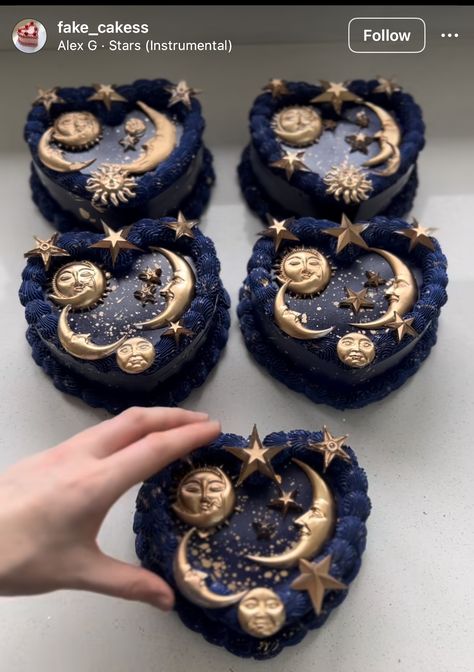 Moon Dessert Ideas, Mystic Birthday Party, Astrology Cupcakes, Pastel Celestial Wedding, Whimsigothic Party, Witchy Desserts, Celestial Birthday Theme, Whimsigoth Cake, Celestial Food