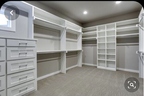 Bedroom Closet Layout, Organization Ideas Closet, Wallpaper Closet, Walkin Closets Design, Home Storage Hacks, Small Closet Makeover, Closet Wallpaper, Organizing Closet, Master Closet Design