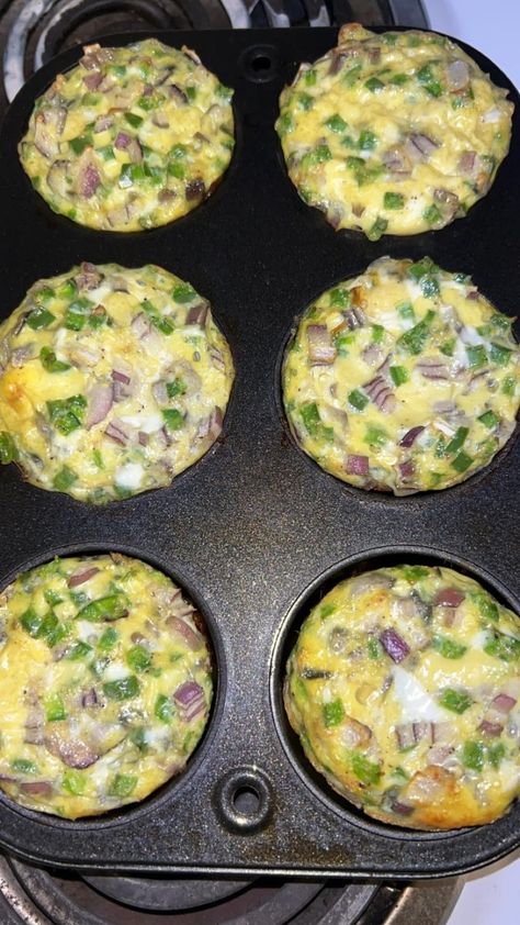 Veggie Egg Muffins, Clean Eating Muffins, Egg White Muffins, Ww Breakfast, Egg Muffins Recipe, Protein Mug Cakes, Spinach Egg, Weight Watchers Breakfast, Egg Muffins