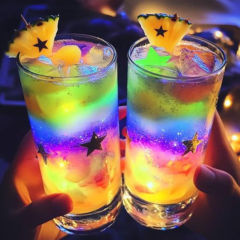 Pouring Drink Aesthetic, Y2k Drinks, Fancy Drinks Aesthetic, Aesthetic Alcoholic Drinks, Fantasy Drinks, Drinks To Make At Home, Creative Drinks, Drinks To Make, 18th Birthday Party Themes