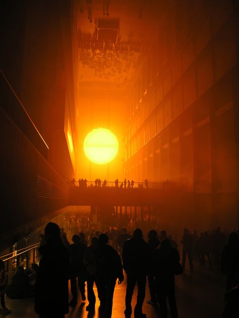 The Weather Project Olafur Eliasson, The Weather Project, Atmosphere Aesthetic, Turbine Hall, Tate Modern London, Daily Steps, Weather Projects, Lights Aesthetic, Olafur Eliasson