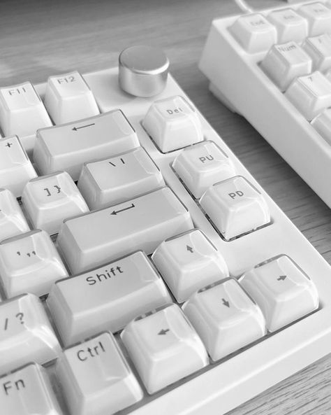 White Keyboard Aesthetic, White Keyboard, Blue Room Decor, Computer Set, Tech Aesthetic, Desktop Setup, Study Stationery, Antique Doors, Science Fair Projects