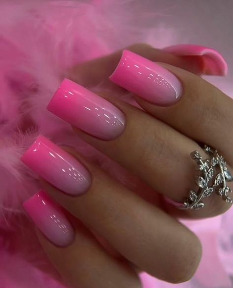 Pink Biab Nail Designs, Stylish Nails Pink, Spooky Nail Designs, Rose Pink Nails, Harry Potter Nail Art, Spooky Nail, Halloween Nail Art Ideas, Halloween Nail Ideas, Dark Pink Nails