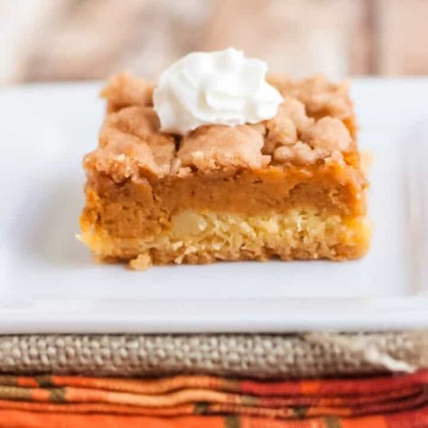 Pumpkin Pie Bars Dessert - Meal Planning Magic Simple Pumpkin Pie, Traditional Pumpkin Pie, Bars Dessert, Caramel Apple Dump Cake, Pumpkin Squares, Dessert Squares, Dump Cake Pumpkin, Pumpkin Pie Mix, Traditional Pumpkin