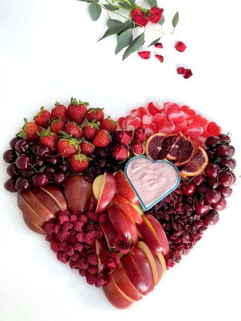 Valentine's Day Fruit Platter, Valentine Fruit Tray Ideas, Heart Fruit Tray, Valentines Fruit Platter, Red Food Tray Ideas, Valentine Fruit Board, Valentine Fruit Charcuterie Board, Red Food Platter, Valentine Fruit Tray