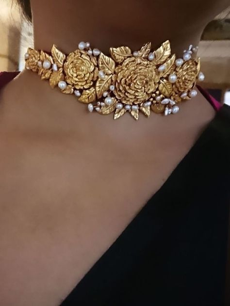 Gold Chokers, Aesthetic Gold, Fancy Jewelry Necklace, Elegant Jewellery, Pretty Jewelry Necklaces, Beaded Necklace Designs, Silver Jewellery Indian, Antique Bridal Jewelry, Fancy Necklace