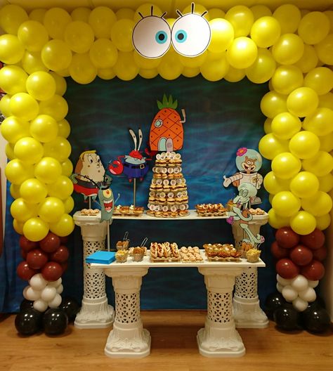 I like the big cardboard cut outs of the characters Spongebob Backdrop Ideas, Spongebob Birthday Backdrop, Spongebob Backdrop, Spongebob Birthday Party Decorations, Paw Party, Spongebob Birthday Party, 25th Birthday Parties, Spongebob Party, Mickey Birthday Party