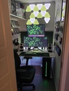 Small Gaming Room Ideas and Gamer Closet, Sala Game, Gaming Nook, Small Gaming Room Ideas, Futuristic Things, Setup Pc, Small Game Rooms, Gaming Desk Setup, Gaming Space