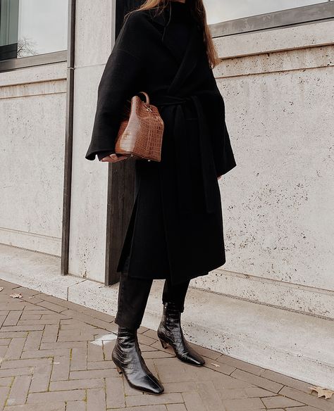 All About the Boots — MODEDAMOUR Black Boot Outfit, Luke Cage Comics, How To Make Coleslaw, Stove Pipe Jeans, Chic Minimalist Style, Square Toe Ankle Boots, Black Wool Coat, Fantasy Closet, Dress Well