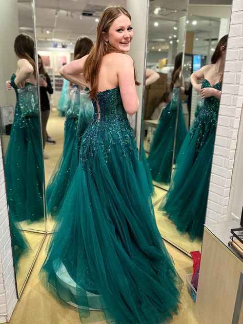 Dark Teal Prom Dresses, Turquoise Prom Dress, Dress With Stones, Turquoise Prom Dresses, Teal Prom Dresses, Senior Prom Dresses, Colored Curly Hair, Prom Dress Inspiration, Cute Prom Dresses