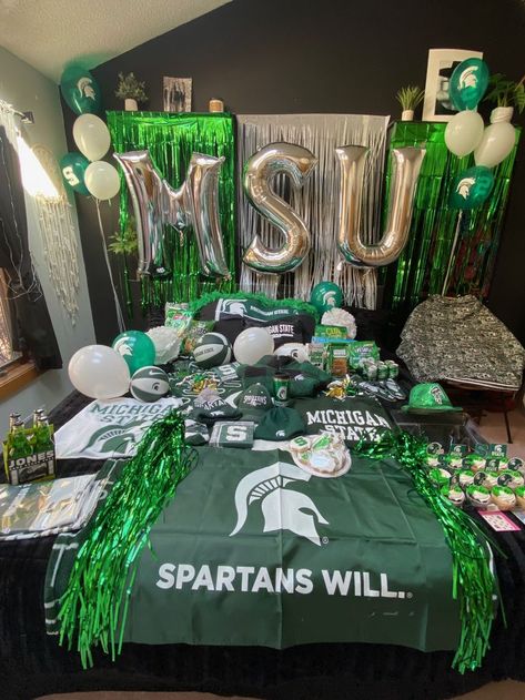 State Decor, Graduation Party Ideas, Dream College, College Room, Dream School, Michigan State University, State College, Freshman Year, Michigan State