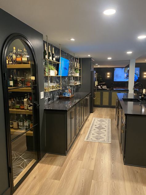 Pub Style Basement, Basement Library, Speakeasy Basement, Bar Lounge Room, Library Bar, Home Game Room, Home Bar Rooms, Modern Basement, Basement Inspiration