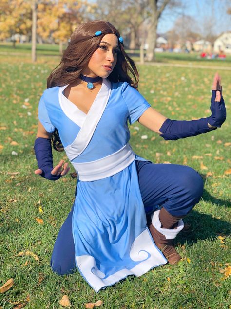 Katara from Avatar the last airbebder Cosplayed by DreamyCosplay Katara Halloween Costume, Appa Cosplay, Katara Outfit, Atla Cosplay, Solo Halloween Costumes College, Halloween Costumes Solo, Solo Halloween Costumes Women, Katara Costume, Katara Cosplay