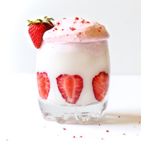 Strawberry Bujo, Strawberry Smoothie Recipes, Strawberry Frappe, Strawberry Drink, Strawberry Things, Recipes Strawberry, Summertime Snacks, Asian Side Dishes, Smoothie Recipes Strawberry