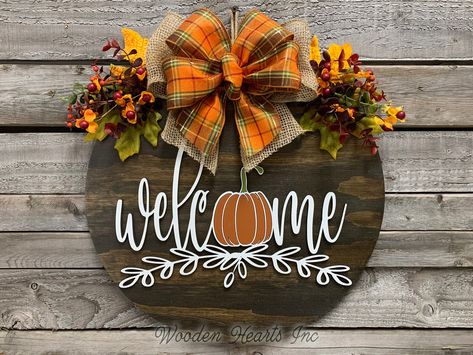 FALL Door Hanger Wreath WELCOME Pumpkin Wood Round Sign - Etsy Canada Circle Door, Fall Decor Signs, Wood Lettering, Fall Door Hanger, Fall Wood Signs, Door Signs Diy, Wood Wreath, Door Hanger Wreath, Wooden Door Signs