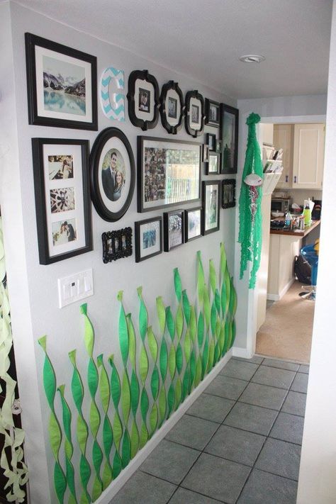 Ocean Streamers, Seaweed Streamers, Streamer Seaweed, Underwater Birthday, Streamer Wall, Octonauts Party, Nemo Party, Ocean Birthday Party, Spongebob Party