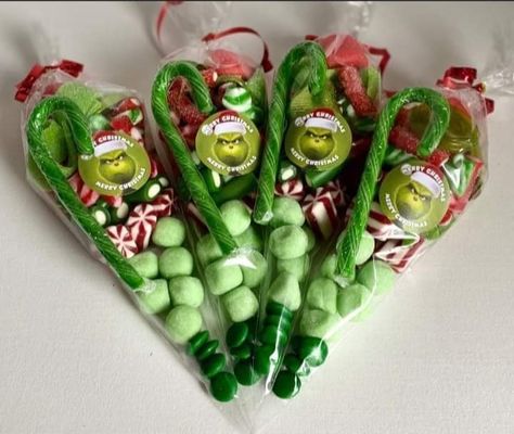 Christmas Sweet Cones, Green Sweets, Grinch Gifts, Christmas Fair Ideas, Grinch Christmas Party, Christmas Candy Gifts, Xmas Treats, Jelly Candy, Grinch Party