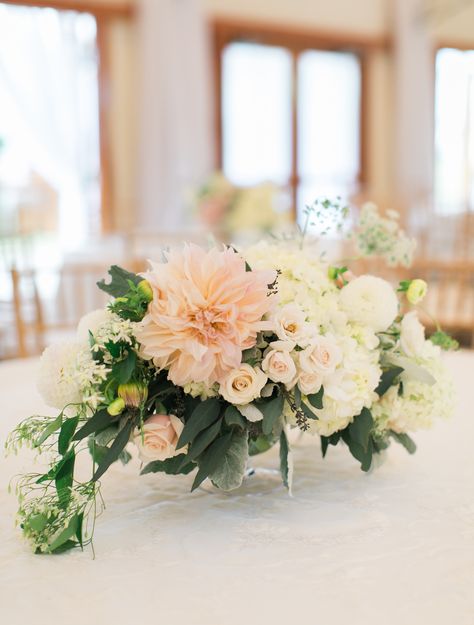 Want this Romantic Blush Dahlia and Rose Centerpiece fire my wedding Dahlia Centerpiece Wedding, Dahlia Centerpiece, Fun Wedding Decor, Church Wedding Decorations, Diy Rose, Church Decorations, Rose Centerpieces, Babies Breath, Wedding Church