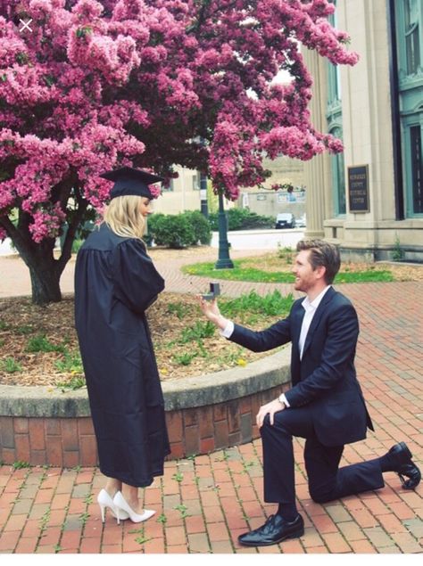 Graduation day proposal Proposal Pictures, Wedding Muslim, Graduation Picture Poses, Proposal Photos, Romantic Proposal, Wedding Proposals, Proposal Engagement, Engagement Inspiration, Planning A Wedding