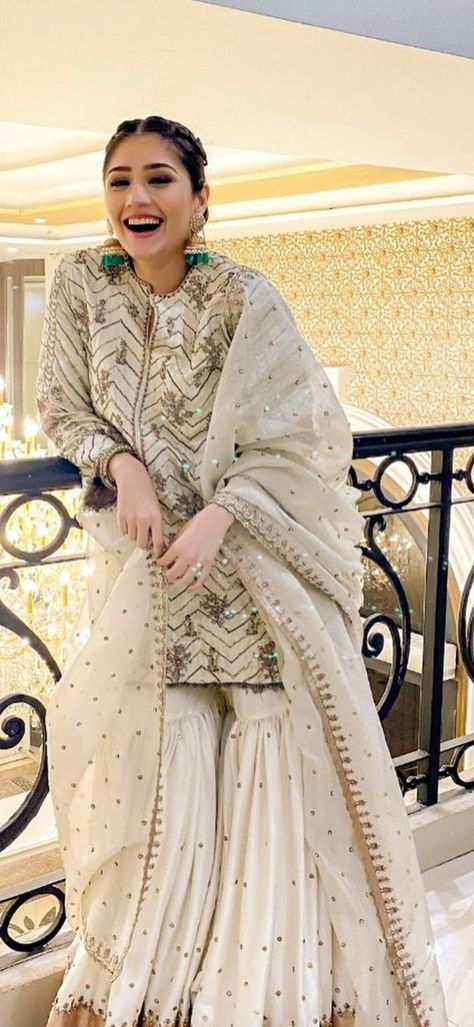 Gharara Designs, Bridal Dresses Pakistan, Pakistani Wedding Outfits, Pakistani Dresses Casual, Pakistani Fancy Dresses, Pakistani Fashion Party Wear, Beautiful Pakistani Dresses, Wedding Hairstyles Half Up Half Down, Trendy Wedding Hairstyles