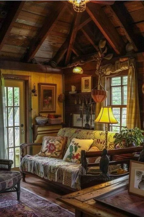 Cottage Homes Interior, Haunted Farmhouse, Cottage House Interior, Country Cottage Living, Cabin Rustic, Eclectic Cottage, Log Cabin Rustic, Helpful Hacks, Charming Cottage