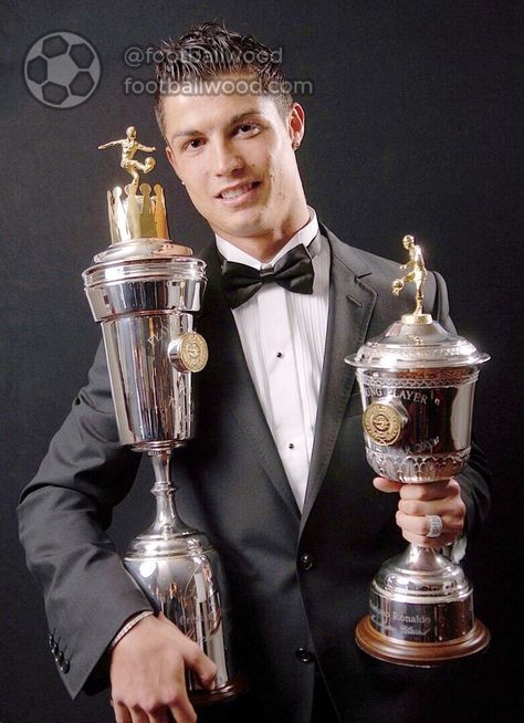 On this day, exactly 11 years ago, Ronaldo became the first and only player to become the best player in England in all four nominations: 💪👑    Best Player of the Year    Best Young Player of the Year    The best player on the version of journalists    Best Fan Player King Pic, Football Trophies, Cristino Ronaldo, Grosvenor House, Manchester United Wallpaper, Ronaldo Football, Champions Trophy, Cristiano Ronaldo 7, Best Fan