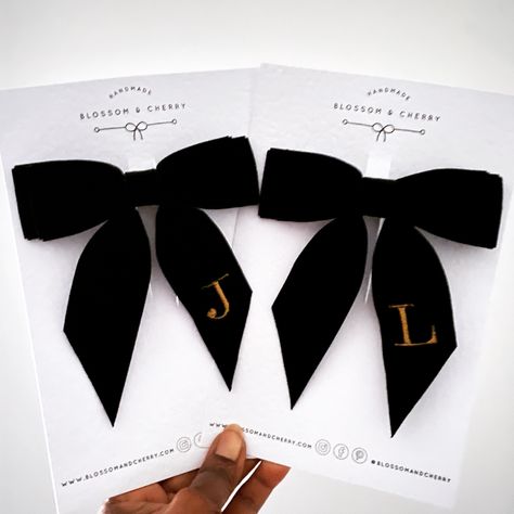 Bow Packaging Ideas, Beginner Sewing Projects Learning, Hair Accessories Packaging, Bird Template, Ribbon Logo, Fancy Bows, Velvet Bows, Give A Gift, Cute Sewing Projects