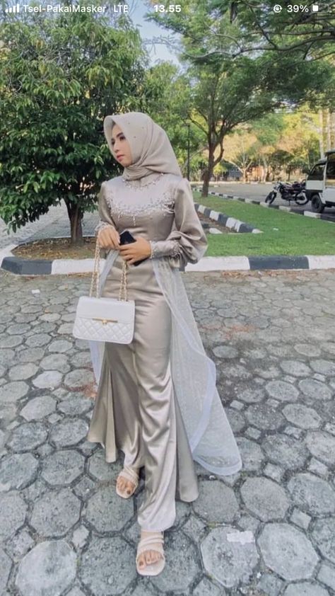 Dres Wisuda Modern, Dress Graduation Hijab Modern, Dress Promnight Hijab, Dres Wisuda, Model Dress Bridesmaid Hijab, Dress Graduation Hijab, Baju Bridesmaid Muslim, Dress Modern Hijab, Model Dress Brokat Modern