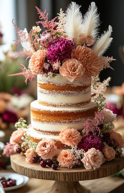 Inspired by bohemian aesthetics, these cakes feature earthy tones, feathers, dried flowers, and natural textures. Perfect for rustic weddings or outdoor celebrations. Earthy Wedding Cake, Boho Chic Cake, Wedding Cakes Boho, Sweet Dessert Recipes, Chic Cake, Dried Flowers Wedding, Gooey Caramel, Earthy Wedding, Chewy Cookies