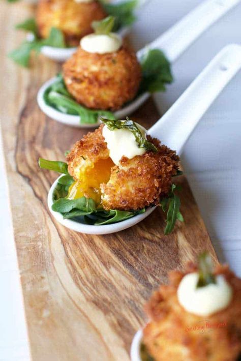 Croquette Appetizer, Egg Yolk Recipe, Hollandaise Recipe, Gastronomic Food, Egg Yolk Recipes, Cured Egg Yolk, Entertaining Snacks, Cured Egg, Sous Vide Egg