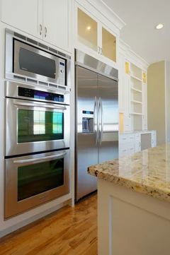 Microwave hood vs. stack microwave + double ovens? Wall Oven Kitchen, Oven Appliance, Double Ovens, Pantry Wall, Outdoor Kitchen Appliances, New Kitchen Designs, Kitchen Pantry Cabinets, Kitchen Designs Layout, Kitchen Corner